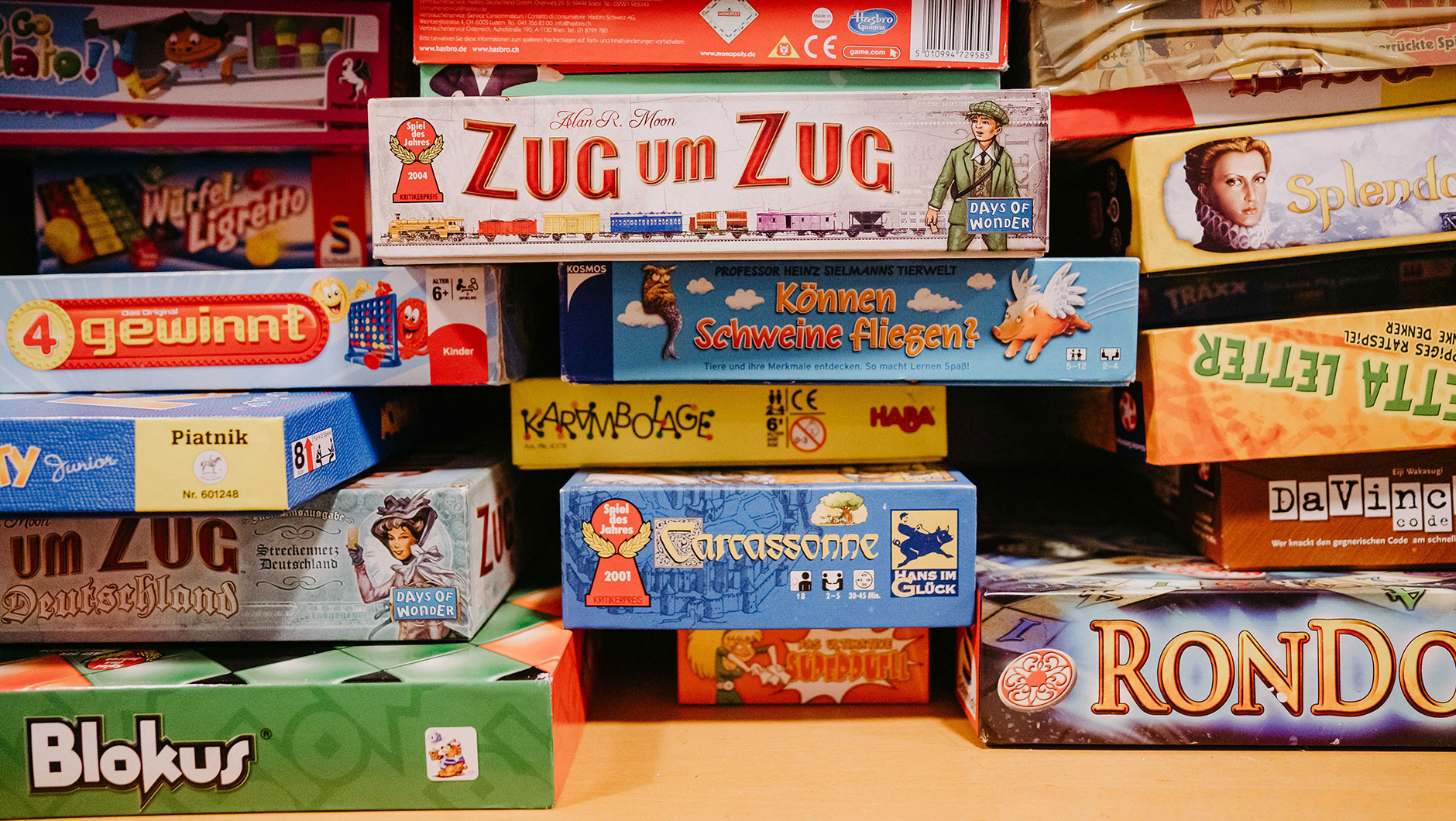 Spielesammlung mit Gesellschaftsspielen im Fly Kinder- und Jugendtreff